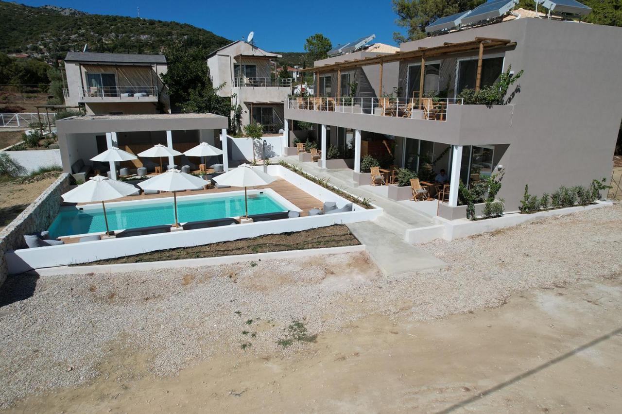 Arion Seaside Suites Paleros Εξωτερικό φωτογραφία